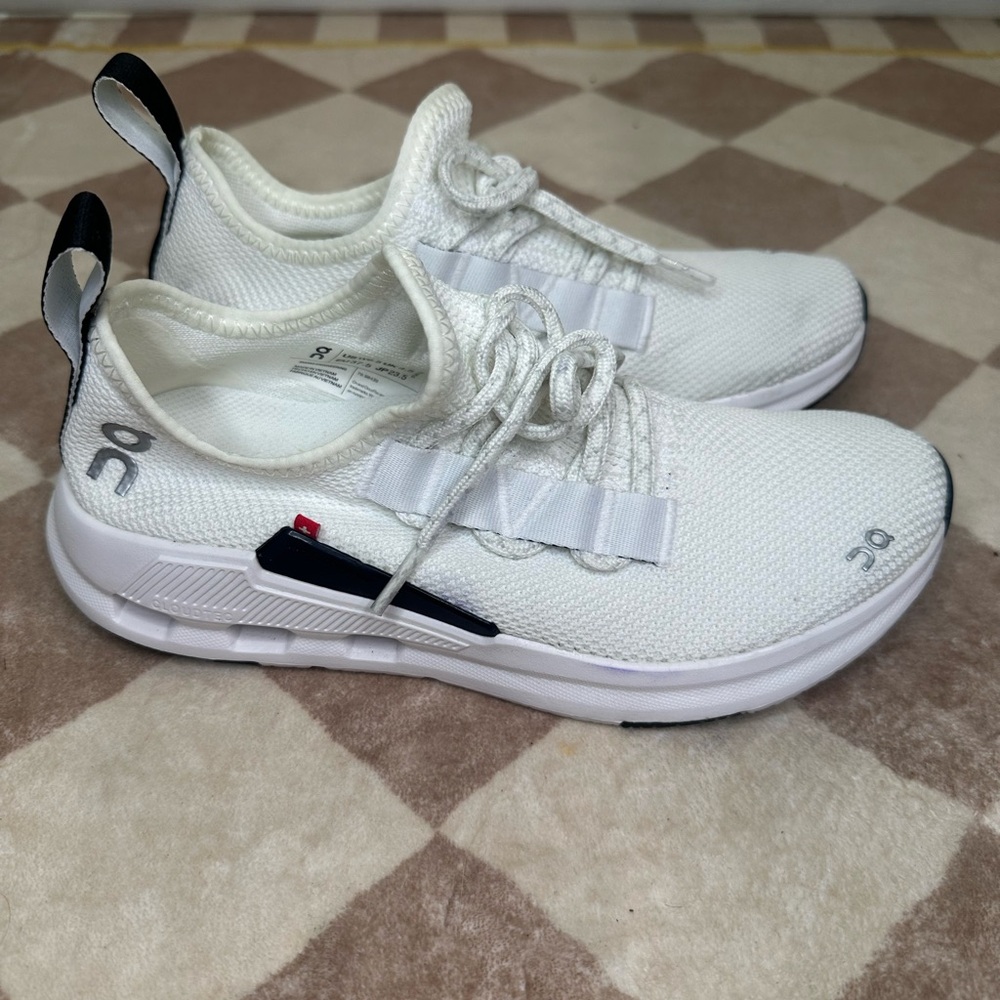 On Cloudeasy White Sneakers - Picture 4 of 9